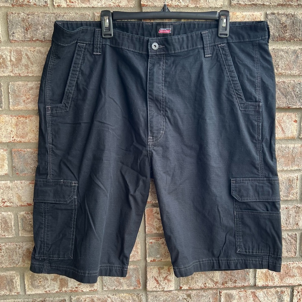 🍒💣 Dickies black cargo shorts